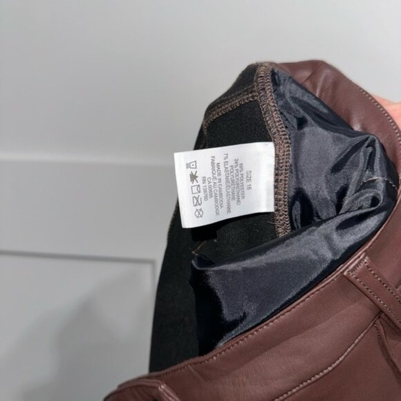 Faux leather High waisted Straight Leg Pants - Picture 5 of 9